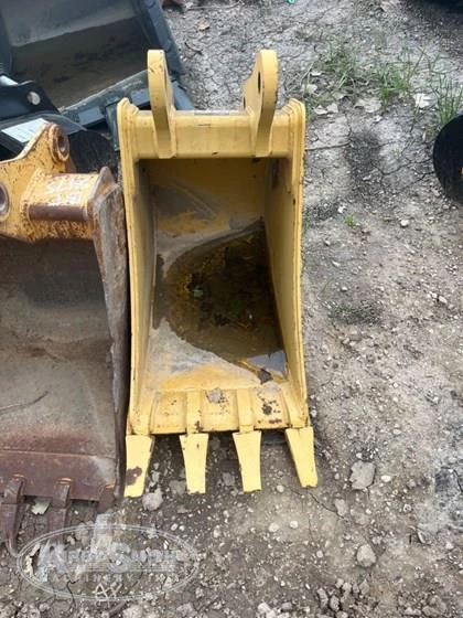 Front of used Deere Bucket